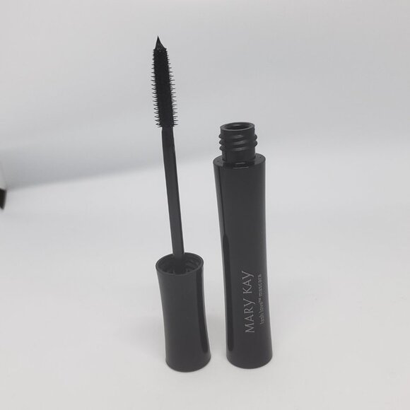 Mary Kay Lash Love Mascara - Black - Picture 11 of 12